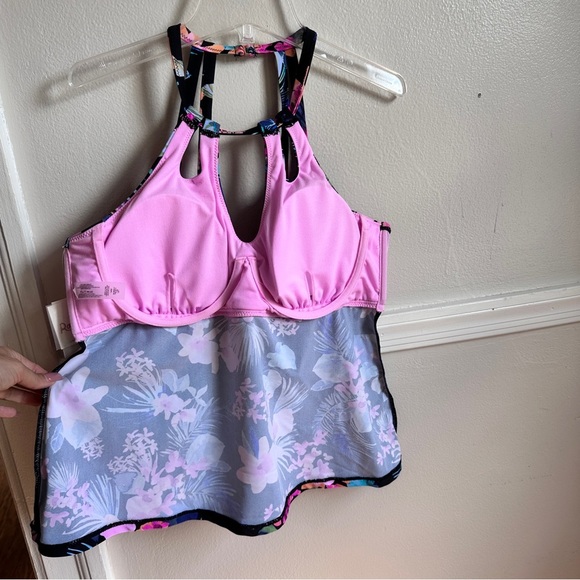 Raisins Curve Women's Plus Rosalie Poolside Underwire Tankini Swimsuit Top 14W - Picture 4 of 17